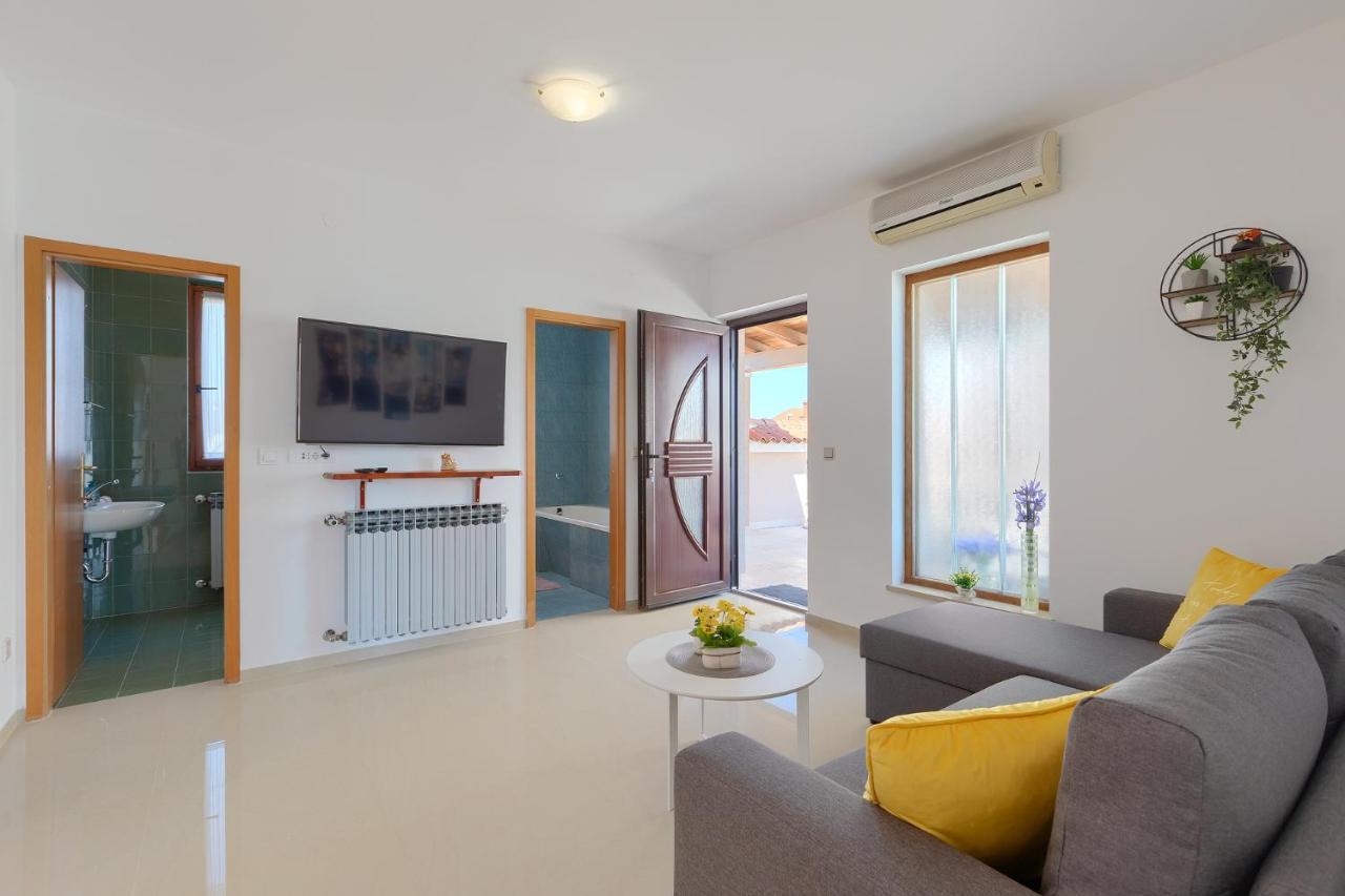 Apartment Christina Pula Exterior photo