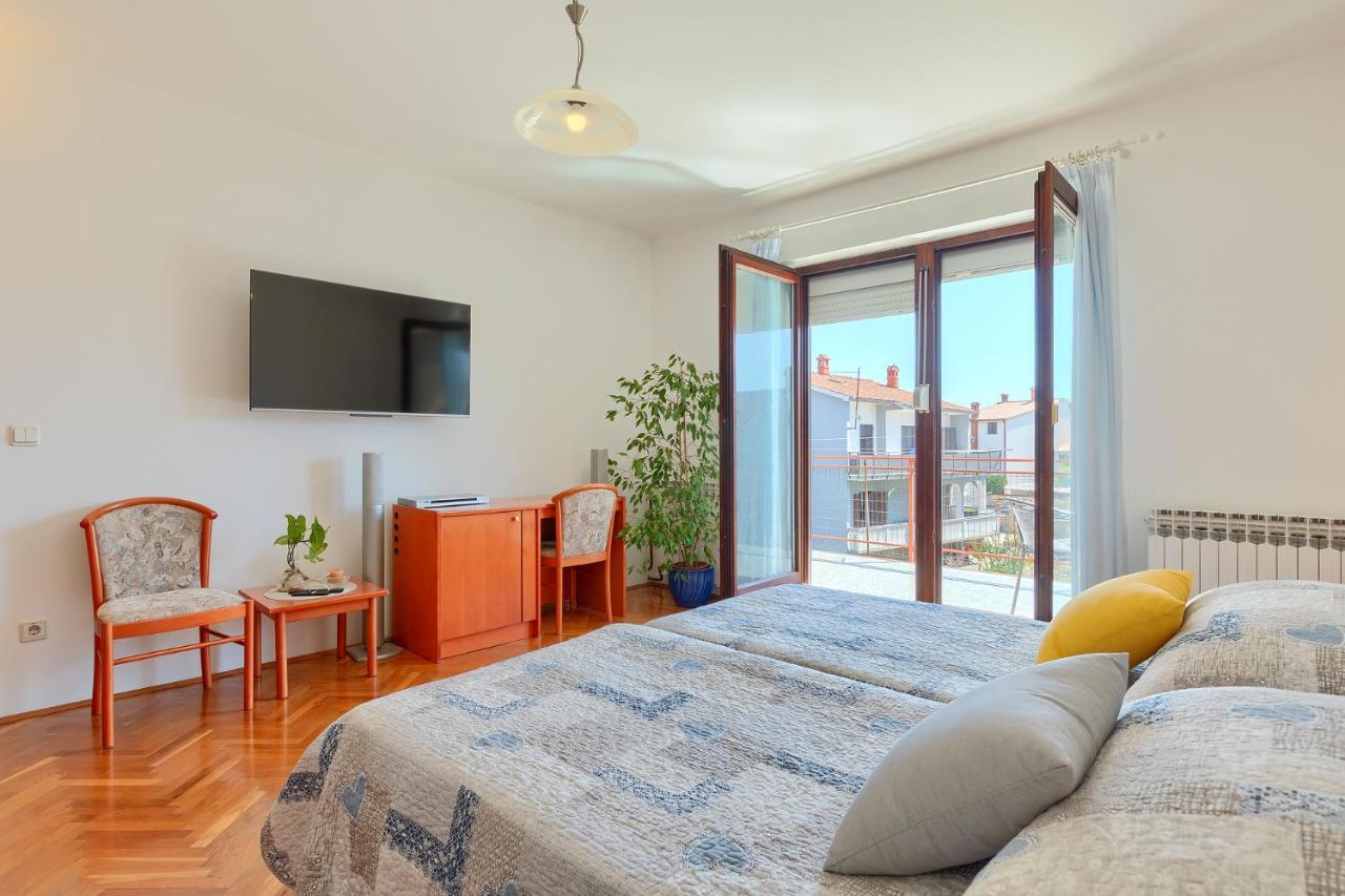 Apartment Christina Pula Exterior photo